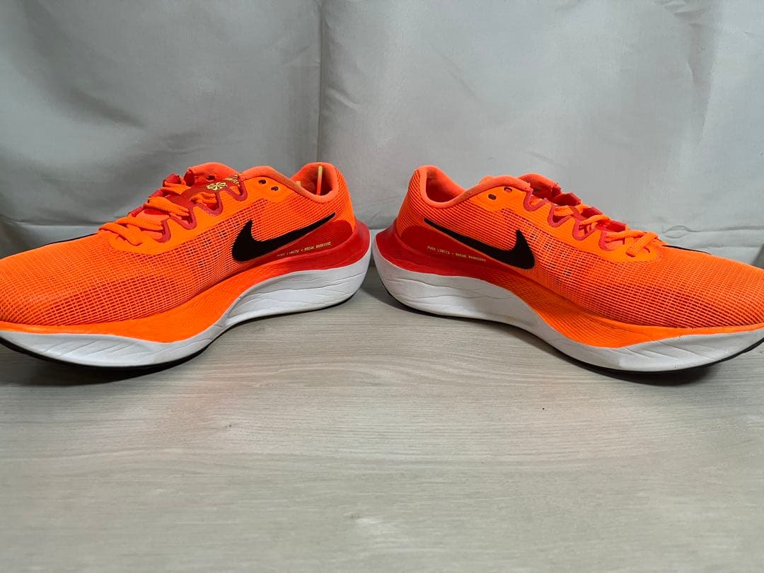 【美品】NIKE ズームフライ5 26cm オレンジ ランニングシューズカーボン