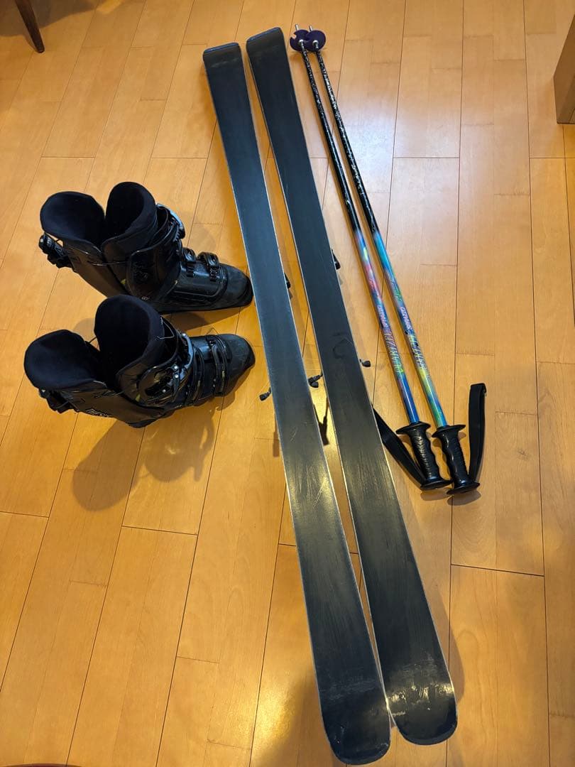 【KAZAMA Winterhighのスキー板、ブーツ、ストックの3点セット】