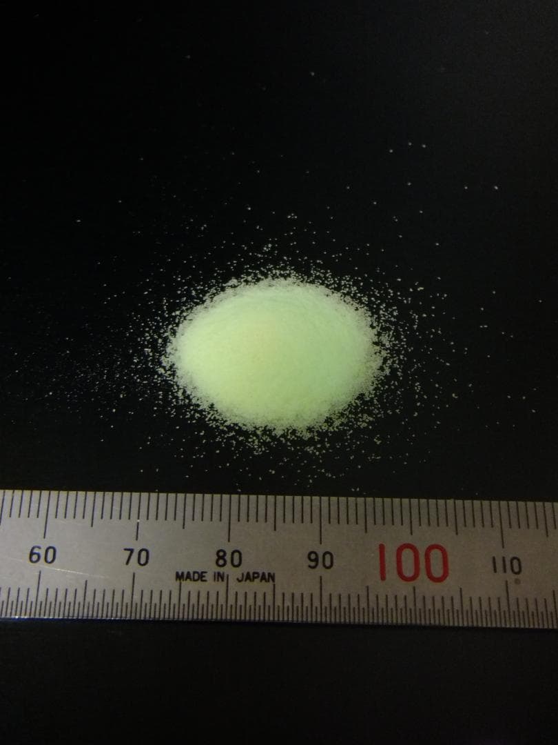 お買い得１００ｇ 蓄光顔料 ゾックスフォスファー 最強のグリーン発光 ２５０μm