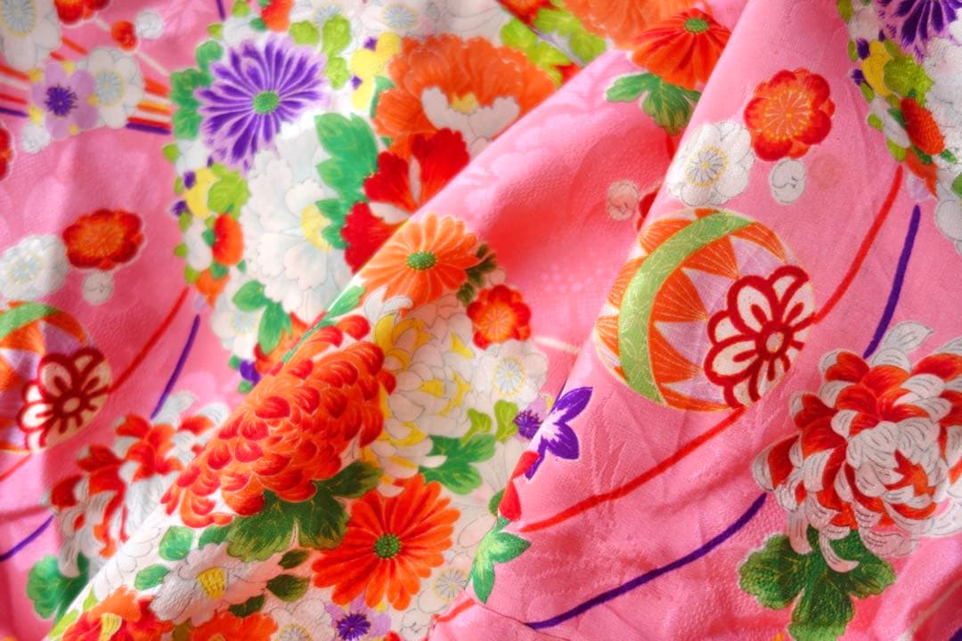 アンティーク子供着物　花薬玉　四つ身　華やか　お正月　七五三　お雛祭りに