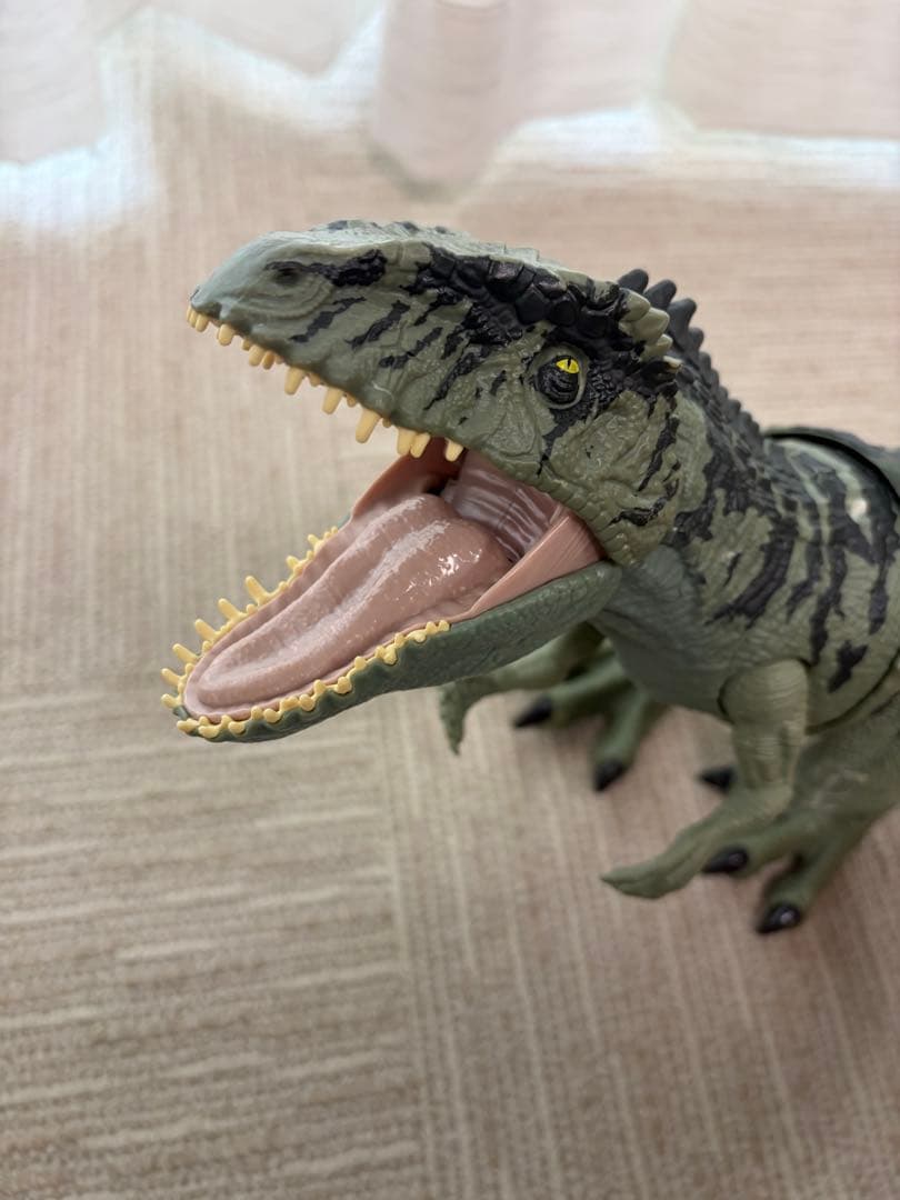 マテル　ジュラシックワールド　スーパーかみつき！ほえるギガノトサウルス