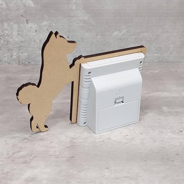 【電波時計】ワンちゃんが寄り添う電波デジタル時計 ― 柴犬　茶色