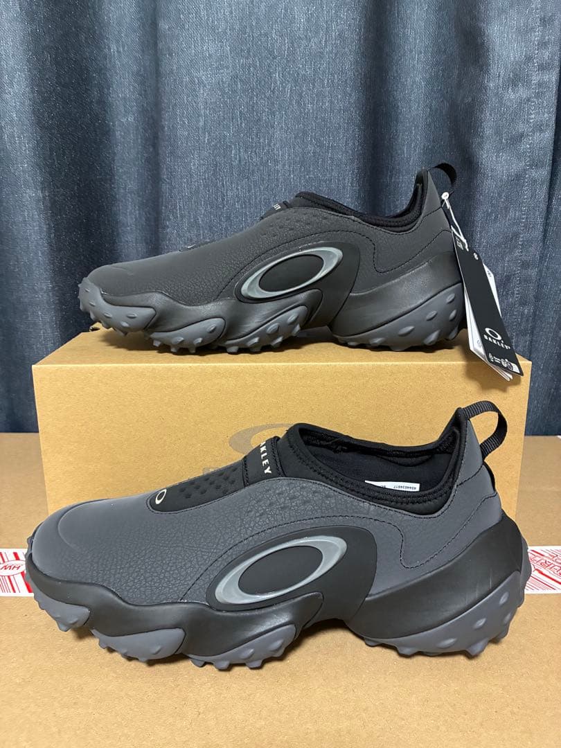 OAKLEY グレー スニーカー