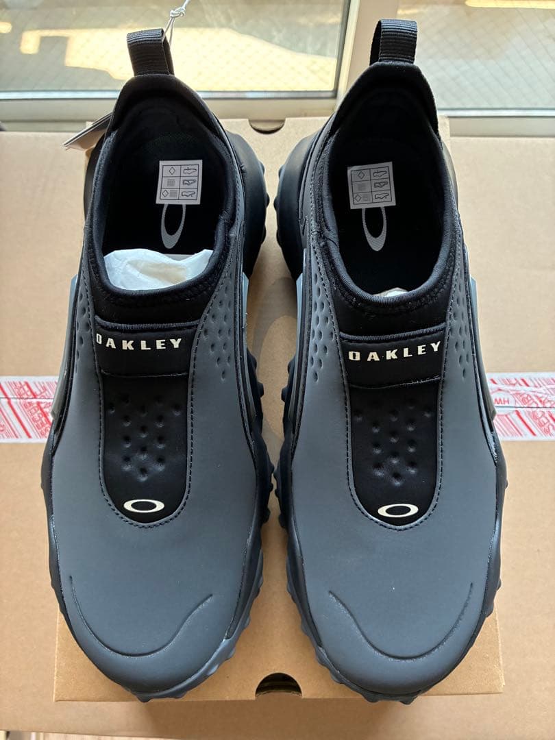 OAKLEY グレー スニーカー
