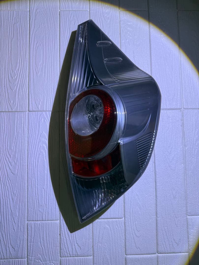 テールライト クリア　　平成24年式アクア　運転席側