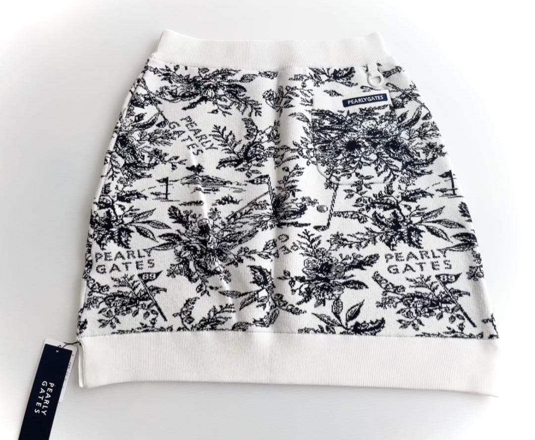 定価72,600円【新品】パーリーゲイツ　セットアップ　ホワイト　花柄