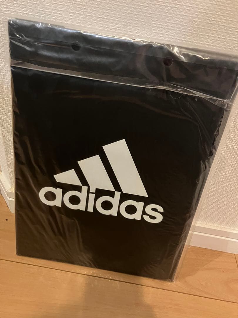 adidasクリップボード