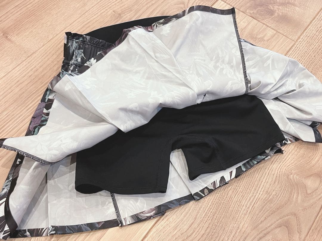 NIKE フローラル柄　スコート X S
