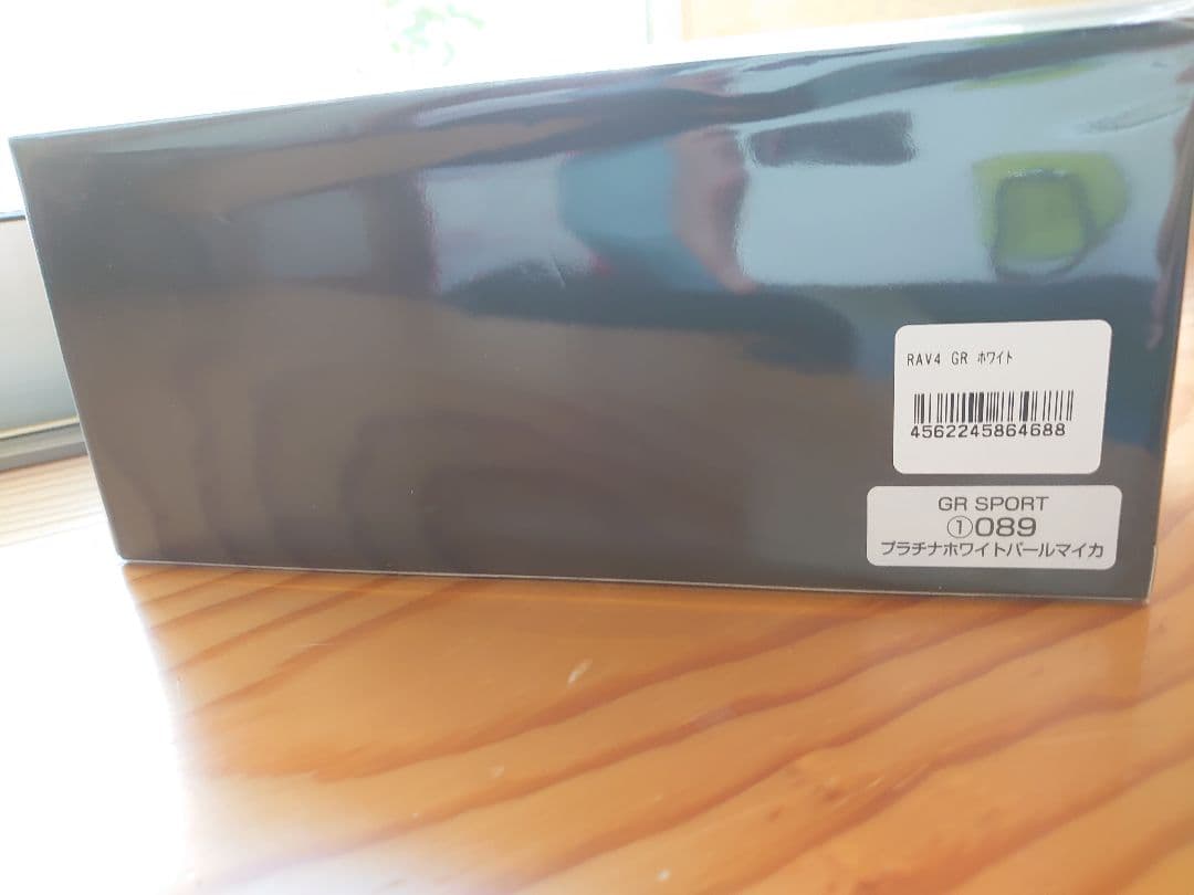 【2台】新型RAV4 GRスポーツ ブラックホワイト　ホワイト カラーサンプル