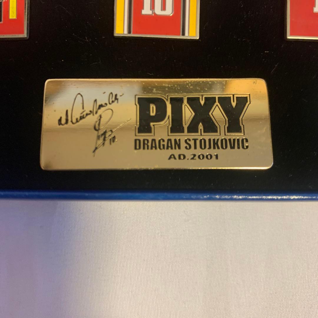 PIXY ドラガン　ストイコビッチ　名古屋グランパス　ユニホーム型ピンバッジ