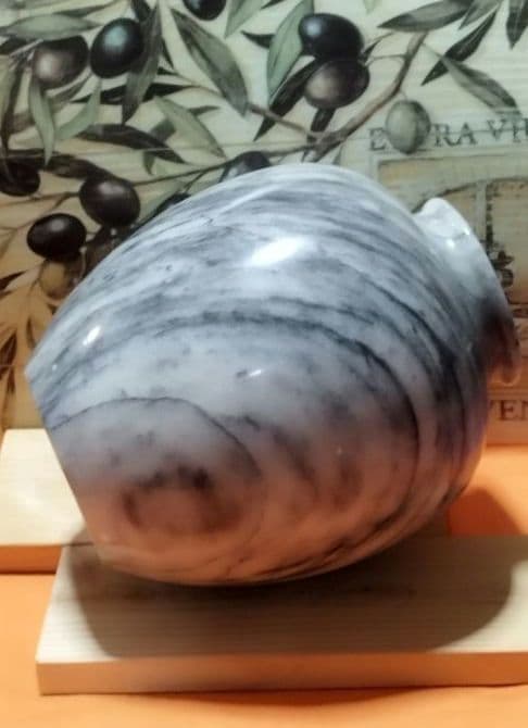 天然大理石の花瓶自然がおります 天然石の模様で 同じものがない主様だけの 一点物