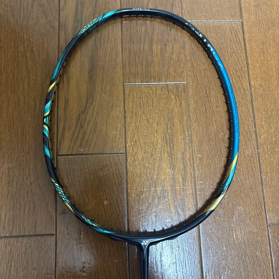 ASTROX88S Proバドミントンラケット （ヒビ入り）
