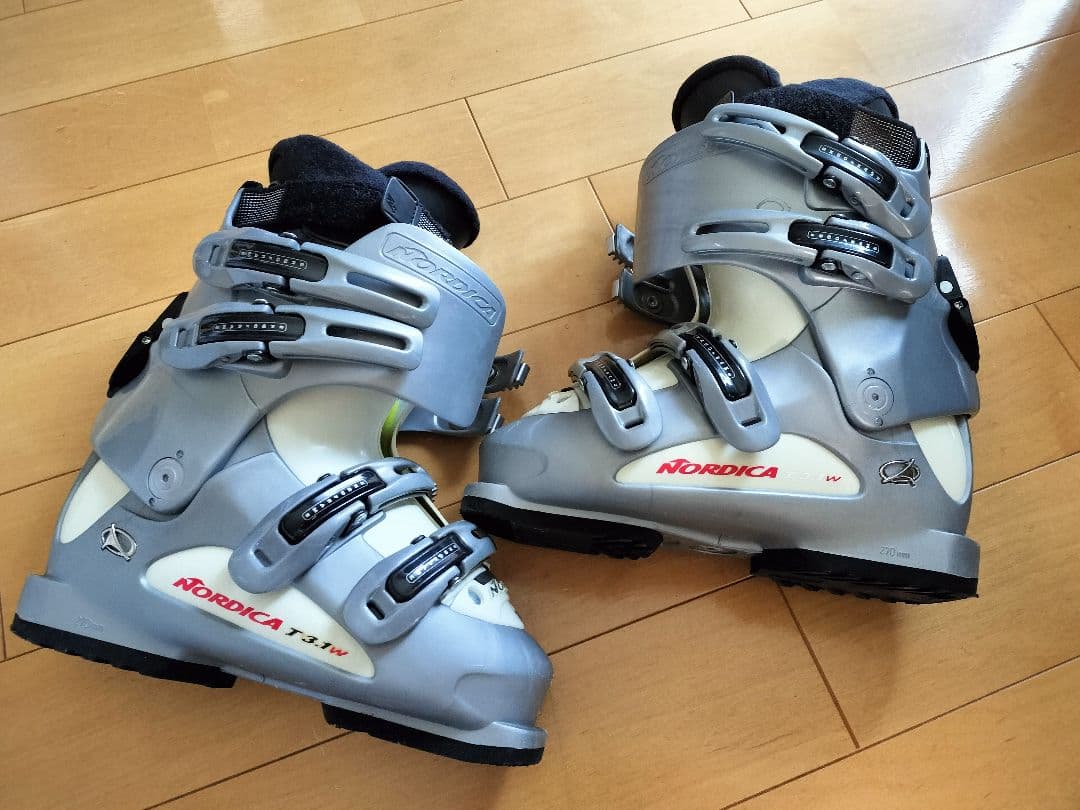 NORDICA 12 W 女性用スキーブーツ