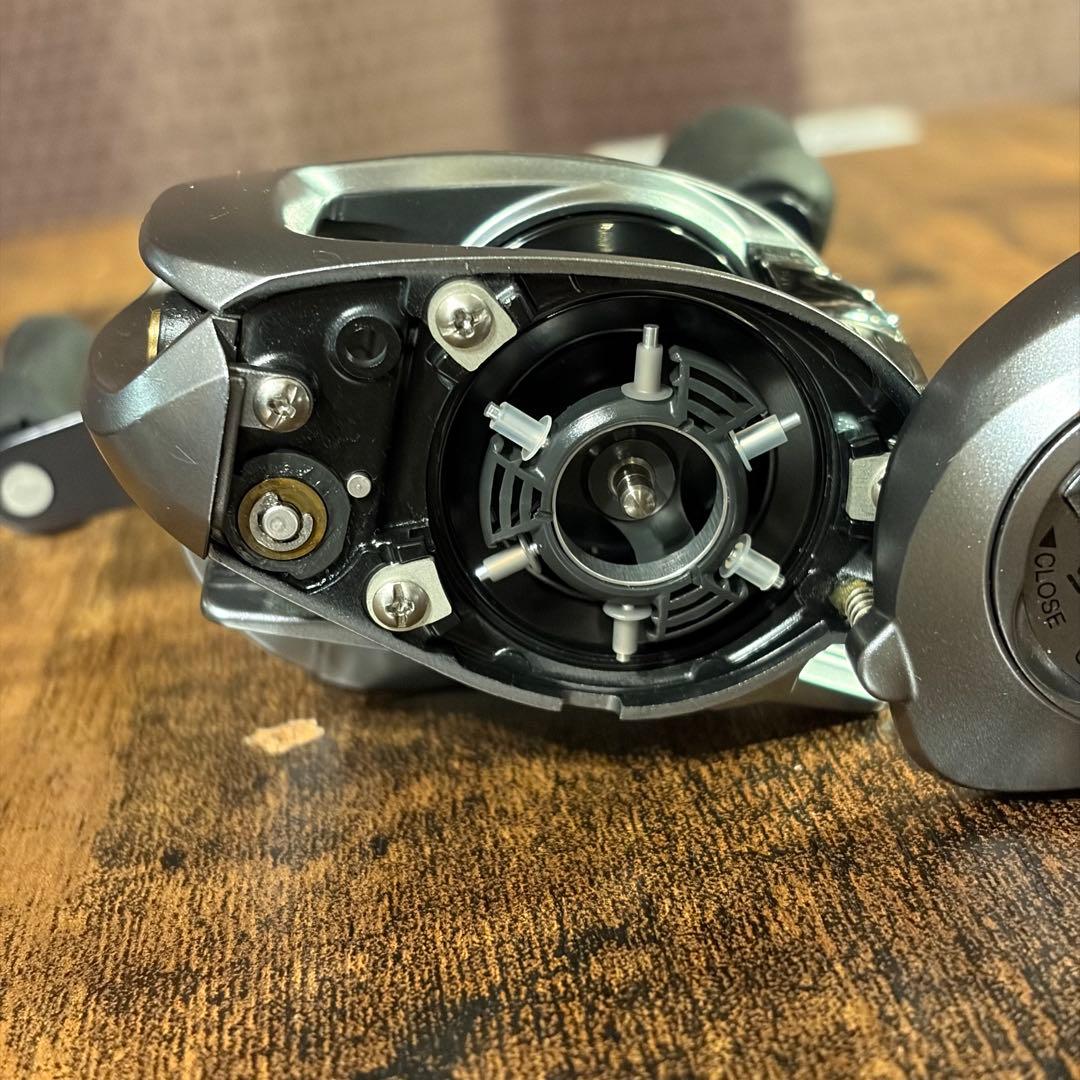 【美品】シマノ　アルデバランMG7 7.0:1 右ハンドル　夢屋スプール交換済み
