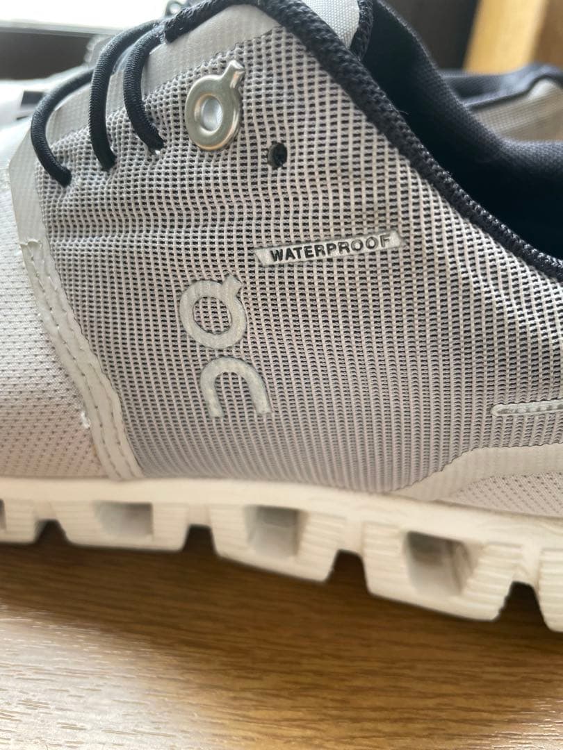 On ウォータープルーフ　ランニングシューズ