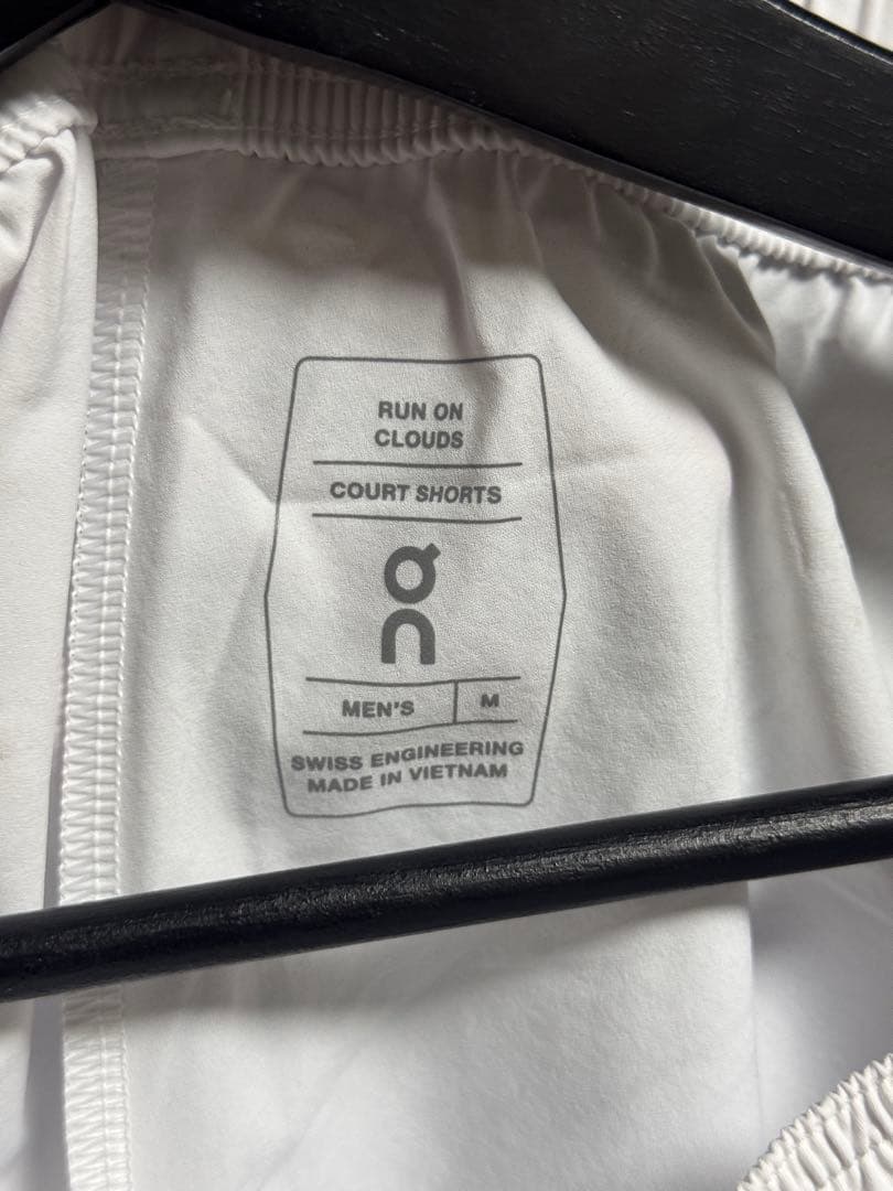 【超美品】on COURT SHORTS ホワイト メンズM（日本L相当）