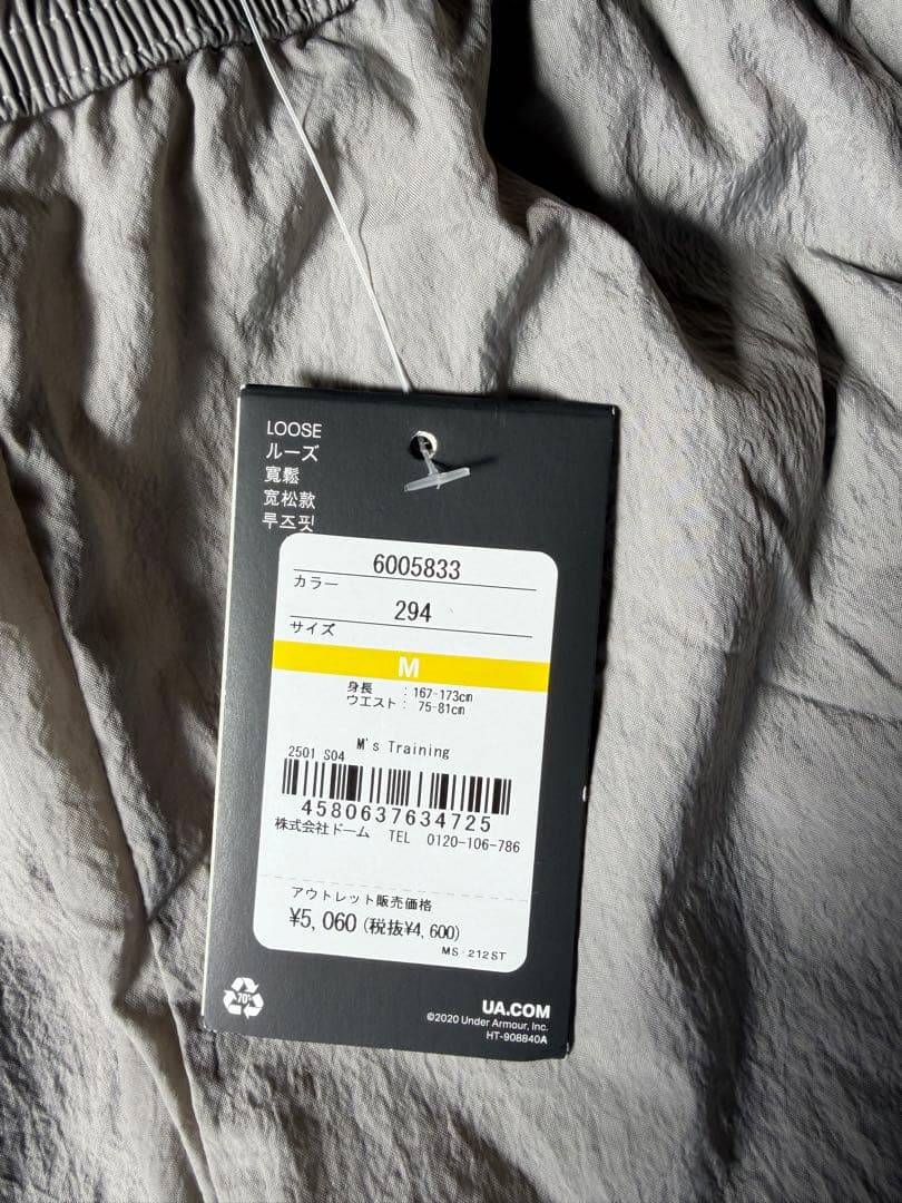 新品　Under Armour ウーブンショートパンツ 2色セット