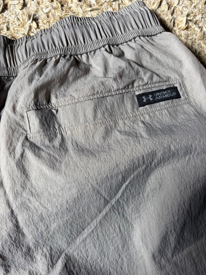 新品　Under Armour ウーブンショートパンツ 2色セット