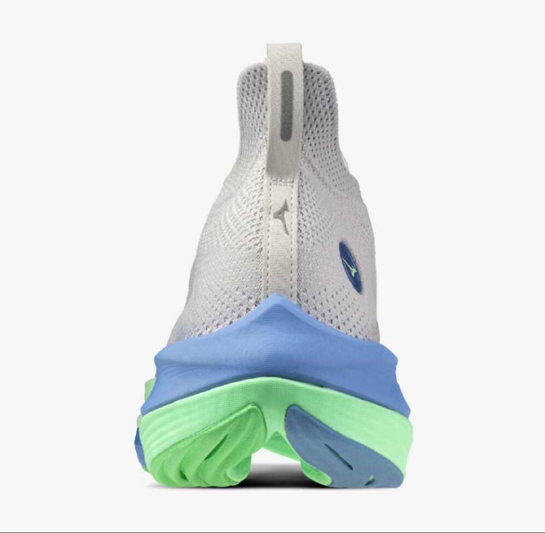 【新品未使用】ミズノ MIZUNOランニング シューズ ネオビスタ25.0