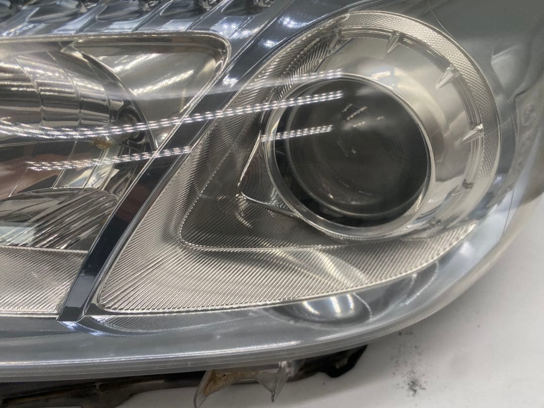 プリウス ZVW30 純正 ヘッドライト 左右HID プロジェクター点灯確認済み