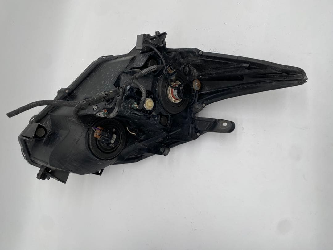 プリウス ZVW30 純正 ヘッドライト 左右HID プロジェクター点灯確認済み