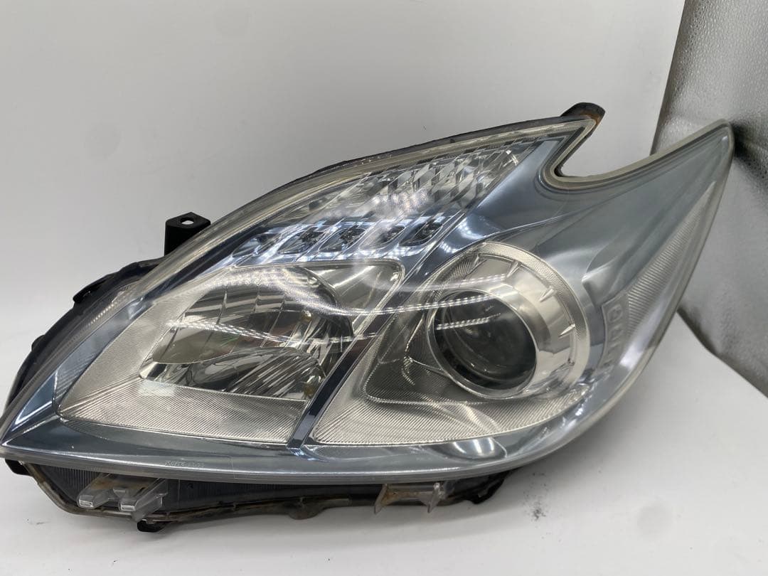 プリウス ZVW30 純正 ヘッドライト 左右HID プロジェクター点灯確認済み