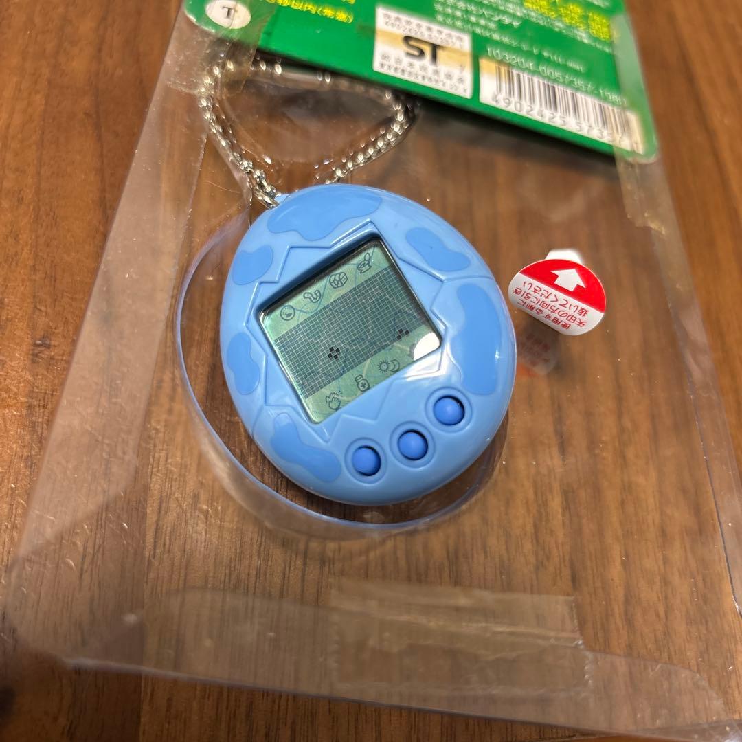 美品　海で発見 たまごっち 青　ブルー　まだらもよう