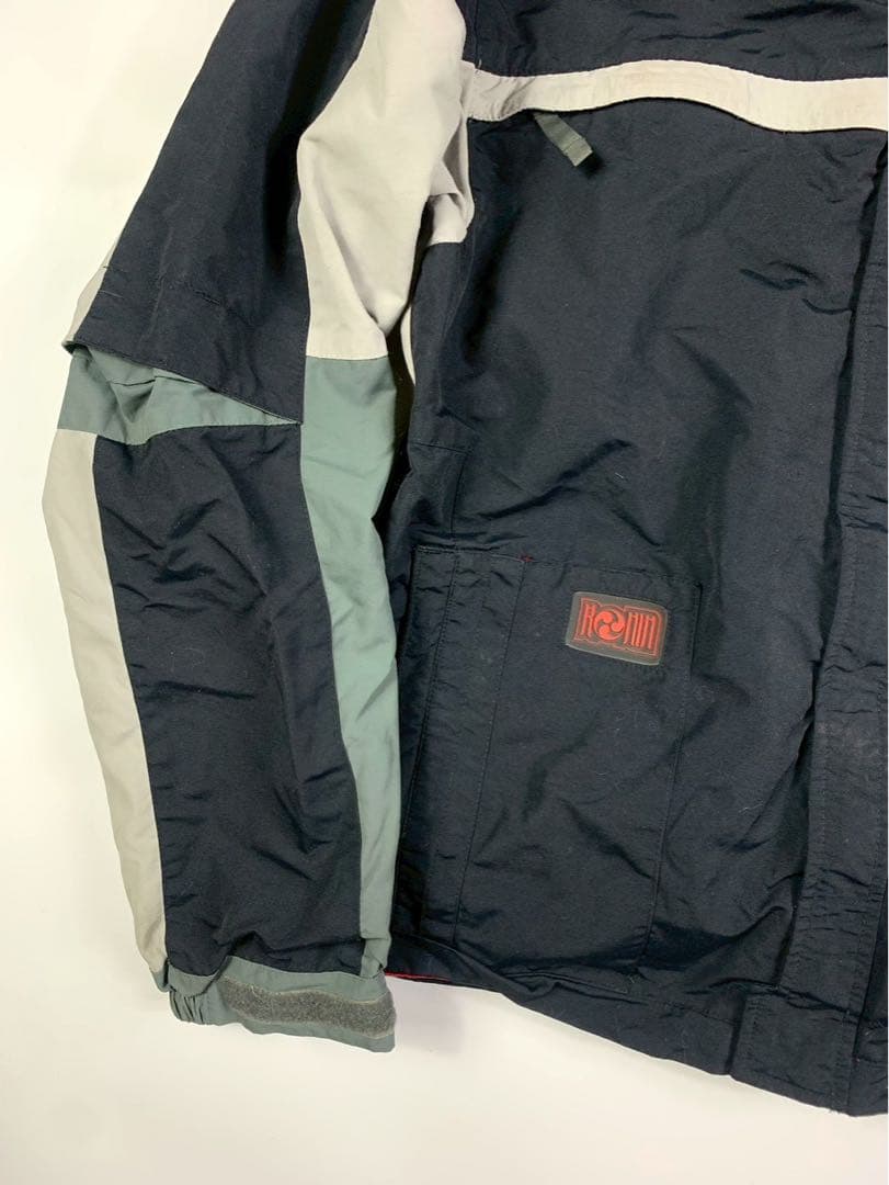Burton 立体アームナイロンシェルジャケット
