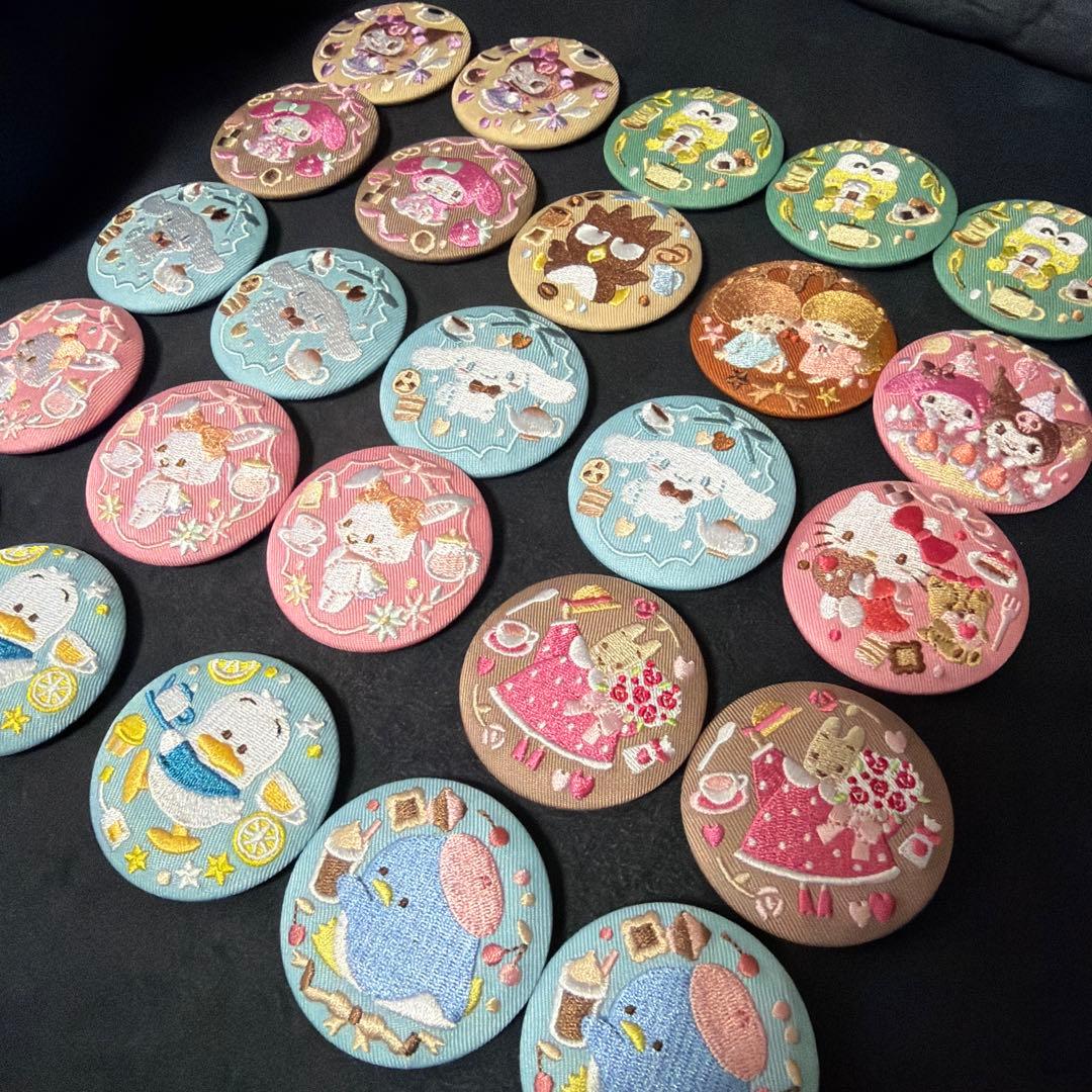 サンリオ刺繍缶バッチ２５点まとめ売り