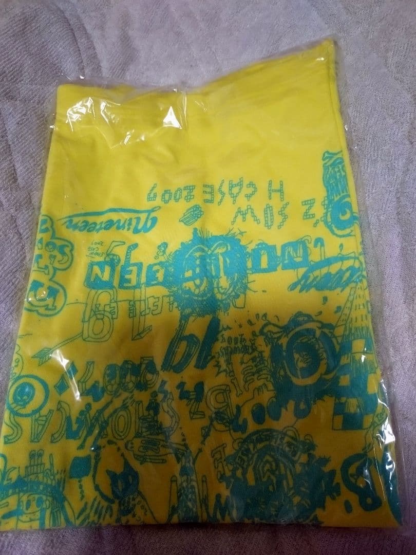 B'zツアーTシャツ　イエロー グラフィックプリントTシャツ