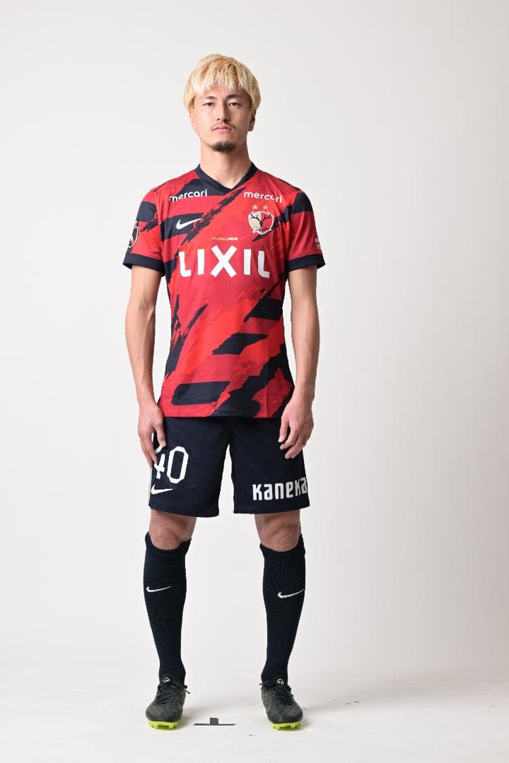 Y*︎様 鈴木 優磨選手のサイン入り「25Ｊ１リーグ優勝記念Tシャツ」