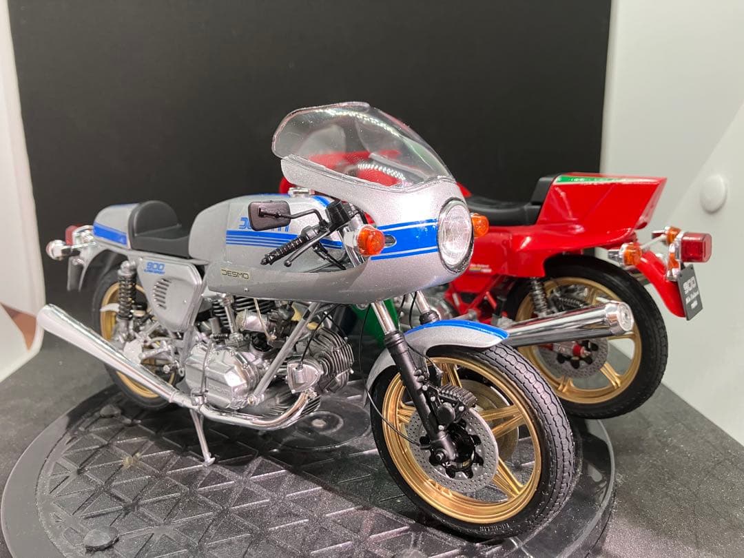 プラモデル完成品DUCATI 900SS &マイクヘイルウッドレプリカ2台セット