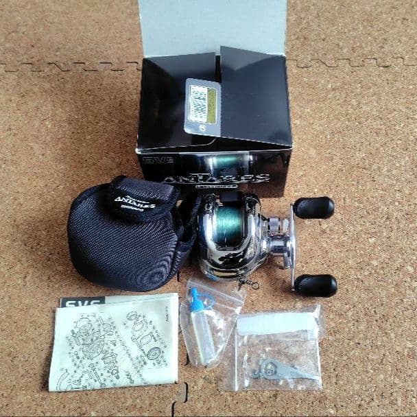 SHIMANO Scorpion ANTARES左、DaiwaEMBLEM-X