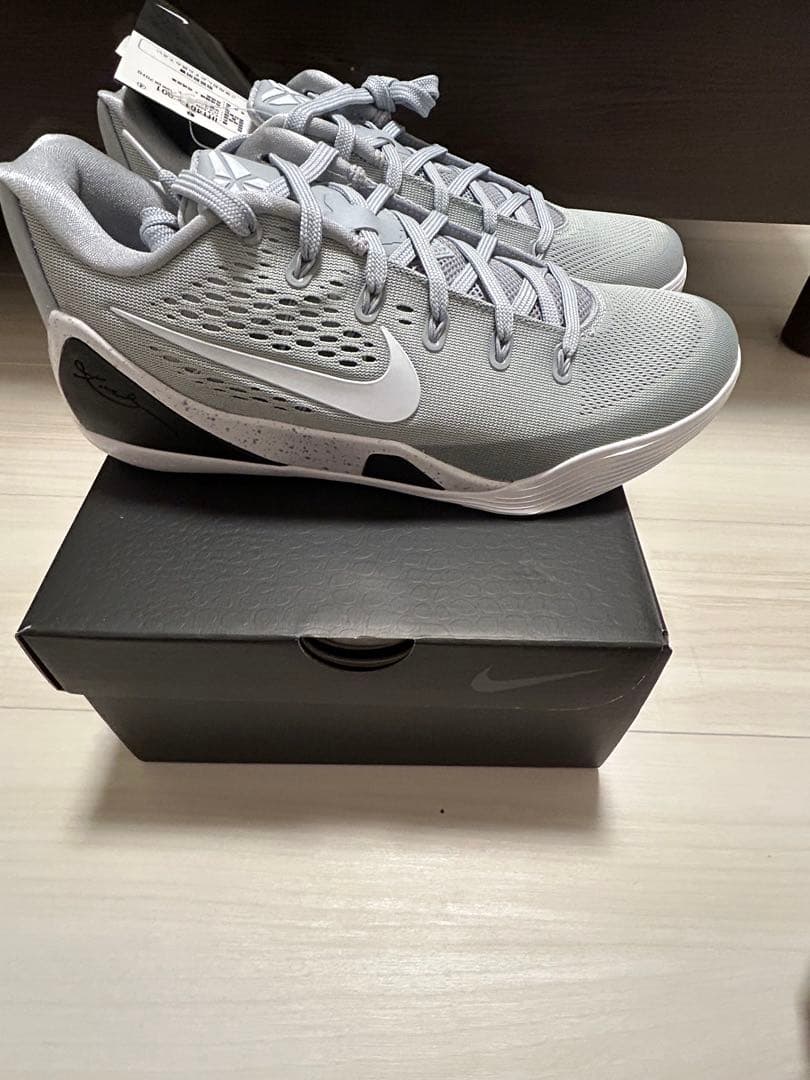 Nike Kobe 9グレー バスケットボールシューズ