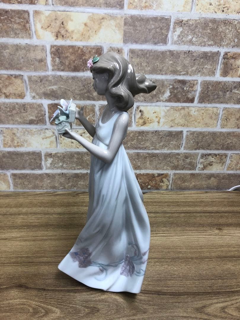【美品】リヤドロ　フィギュリン　私の宝物 6777