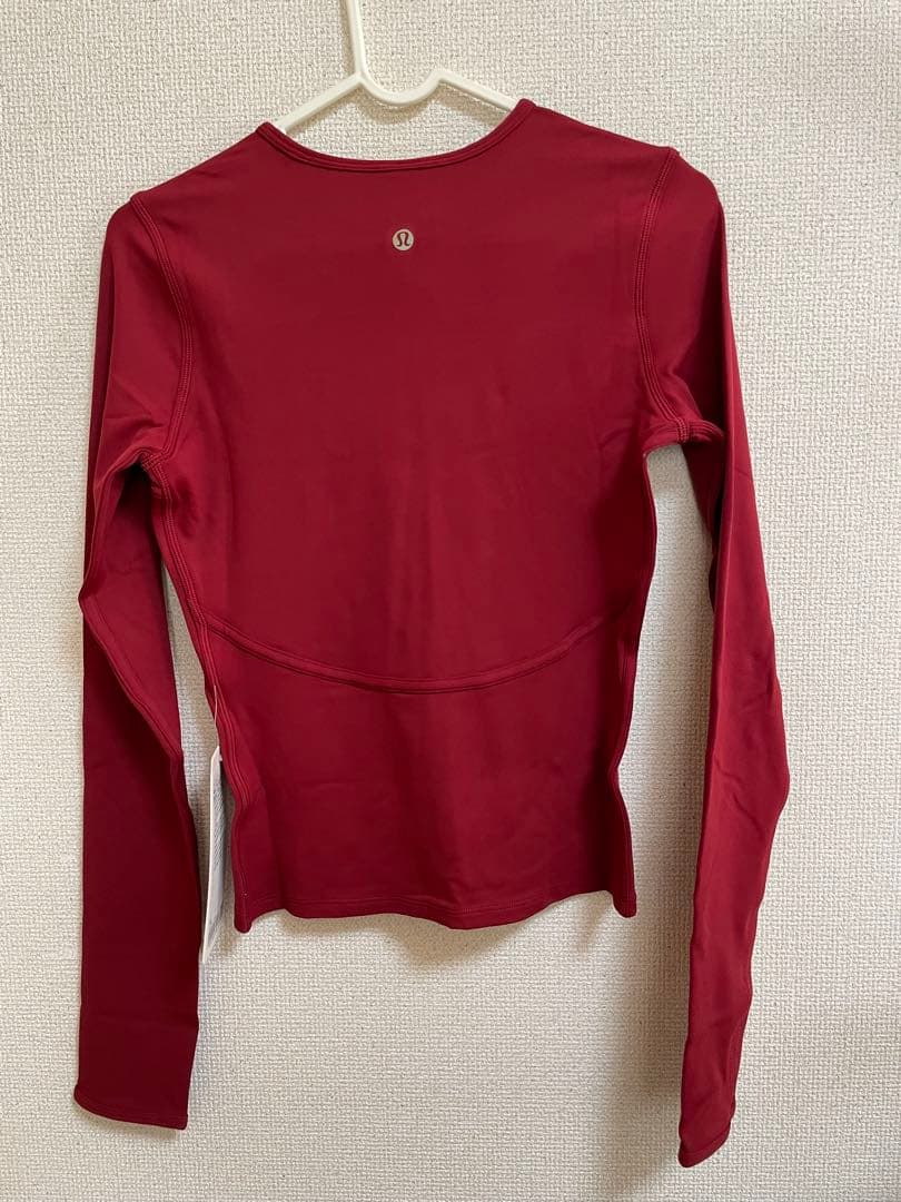 未使用タグ付き新品✨ Lululemon Nulu キーホール長袖シャツ