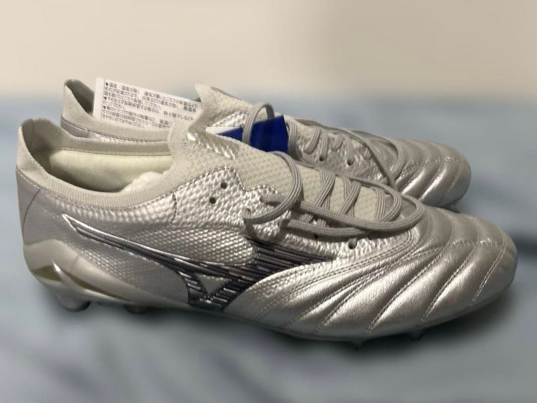 モレリアネオ4βジャパン　プラチナムシルバーパック　27.0㎝