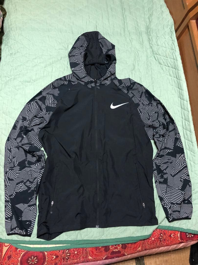 NIKE ナイキ エッセンシャル フラッシュ フーディ リフレクティブジャケット