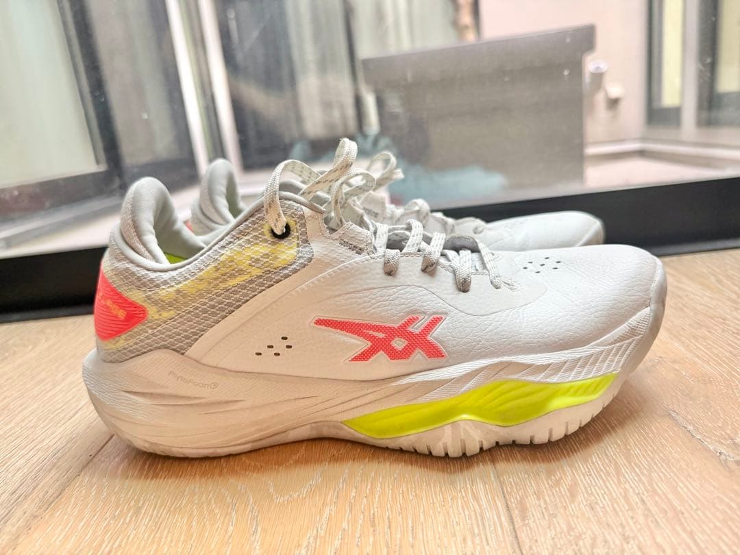 ASICS NOVA SURGE バスケットボールシューズ