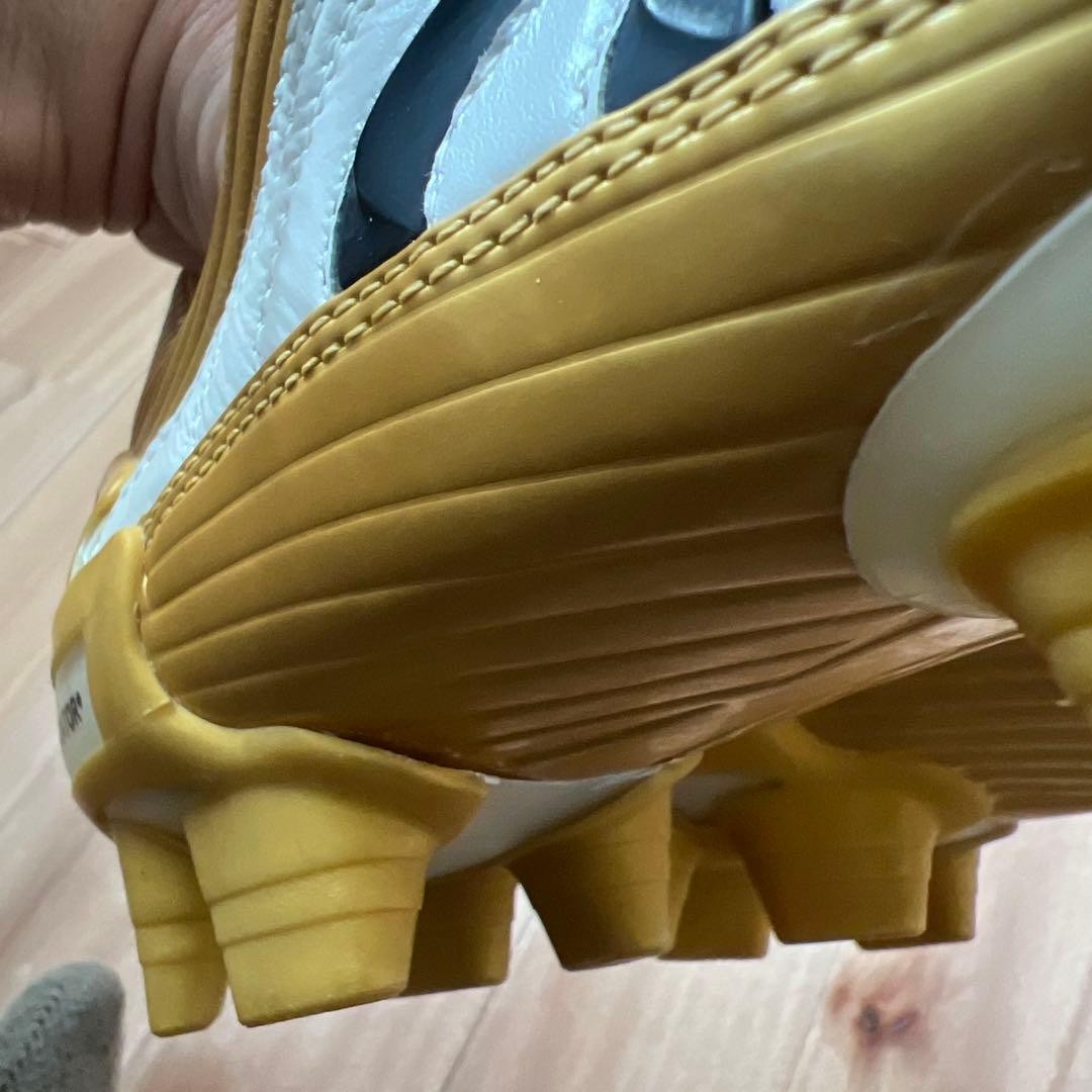 未使用　adidas プレデターアブソリュート　金/白　FG 25.5