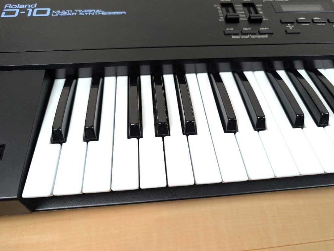 【美品】ROLAND D-10 シンセサイザー 61鍵盤 名機 LA音源