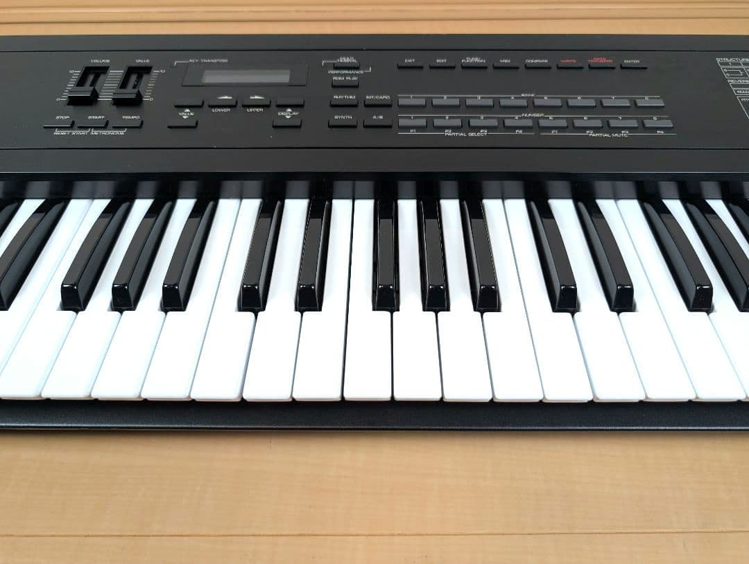 【美品】ROLAND D-10 シンセサイザー 61鍵盤 名機 LA音源