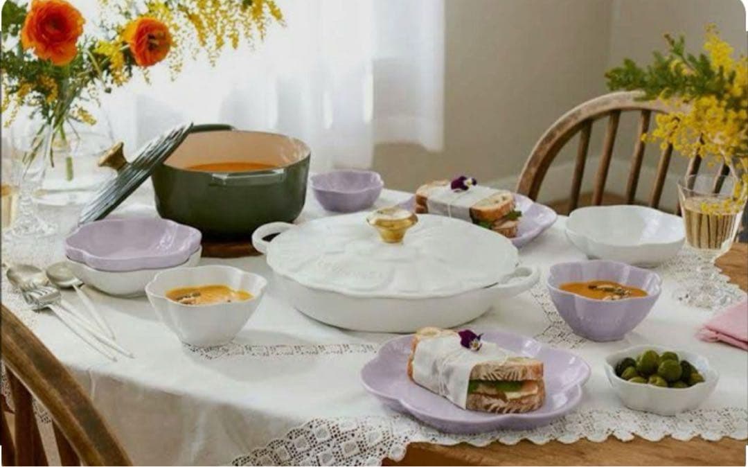 AYA　Le Creuset キャセロール26cm ペタルレリーフ