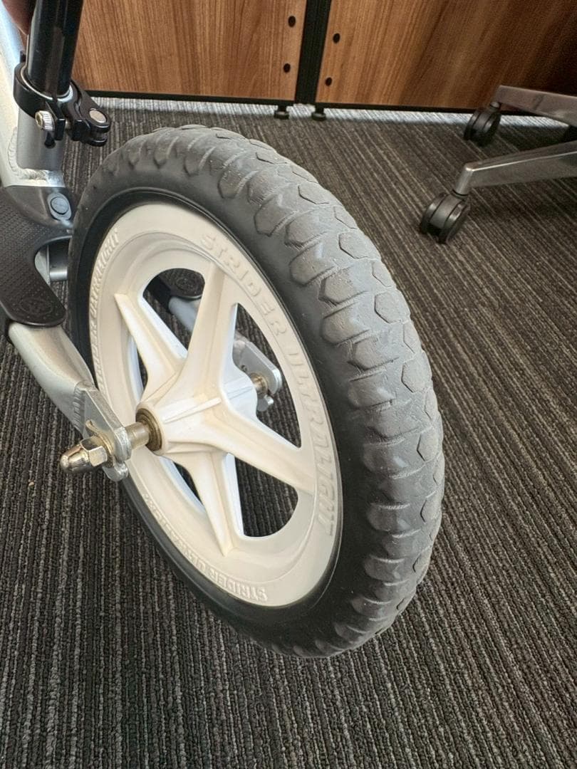 ストライダー プロ シルバー 12インチ バッグ付き 子供 キッズ 幼児用自転車