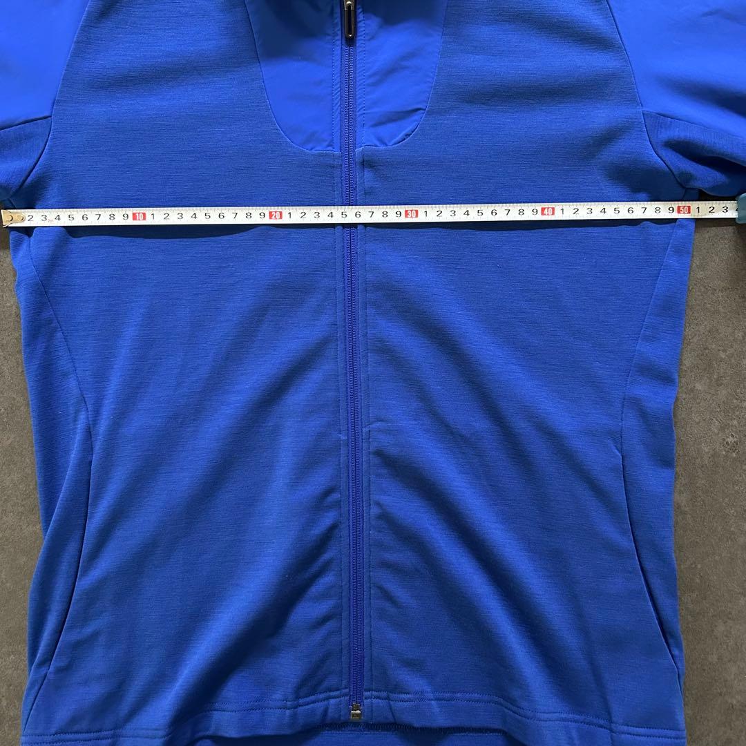 【美品】デサントゴルフ ハイブリッドジャージージャケット Mサイズ 青色