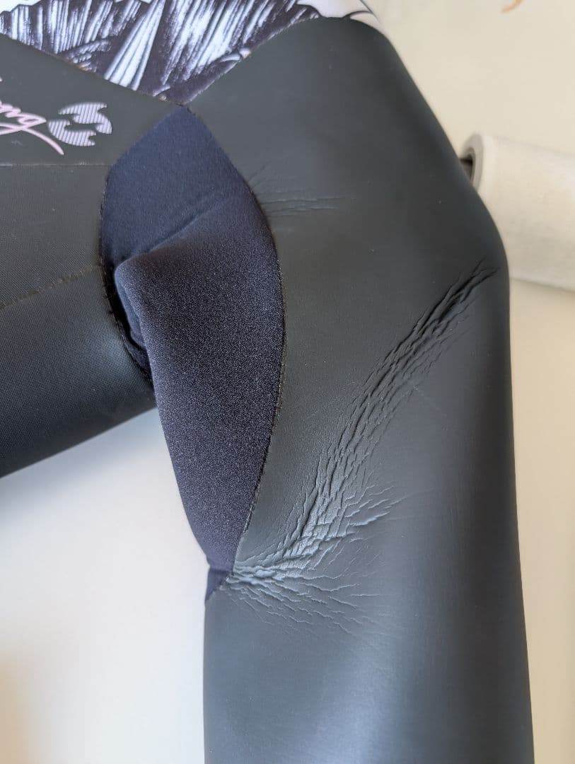 BILLABONG カスタムメイド ウェットスーツ　セミドライ女性用