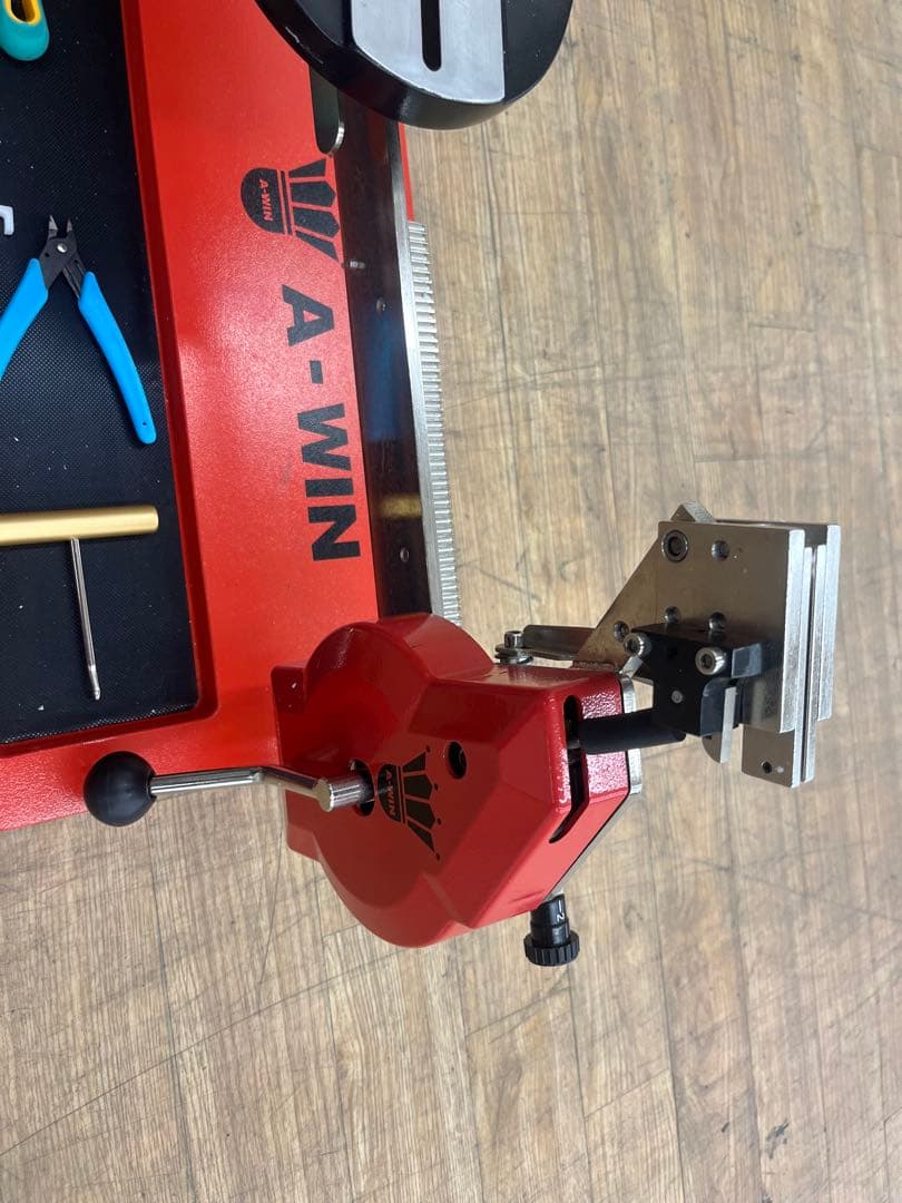 A-WIN 卓上型ガット張り機（型番：AW-430 と推定されます）