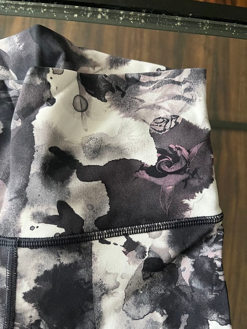 Lululemon フラワープリント ヨガレギンス