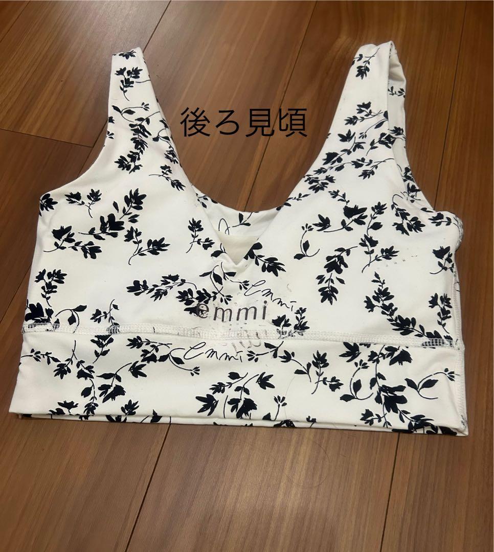 emmi エミ　フラワー柄ヨガウェア 上下S ショップバック付　バラ売不可