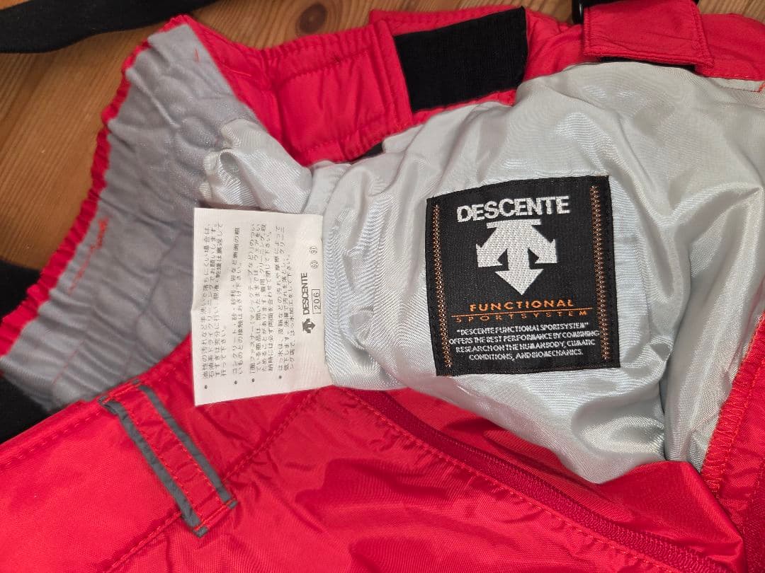 DESCENTE スノーボードジャケット 上アイボリー/クリーム 下レッド M